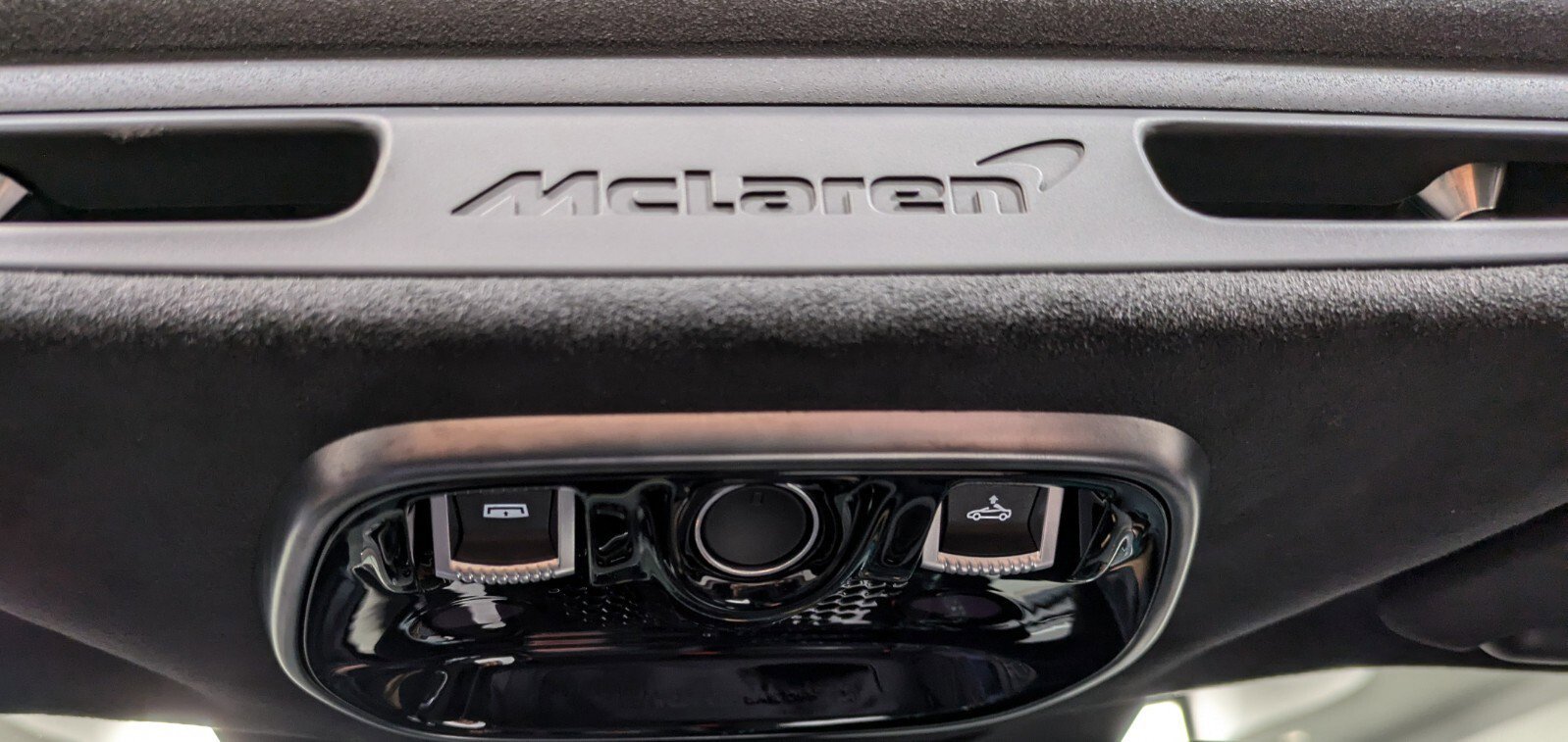 2025 McLaren Artura - Photo 17