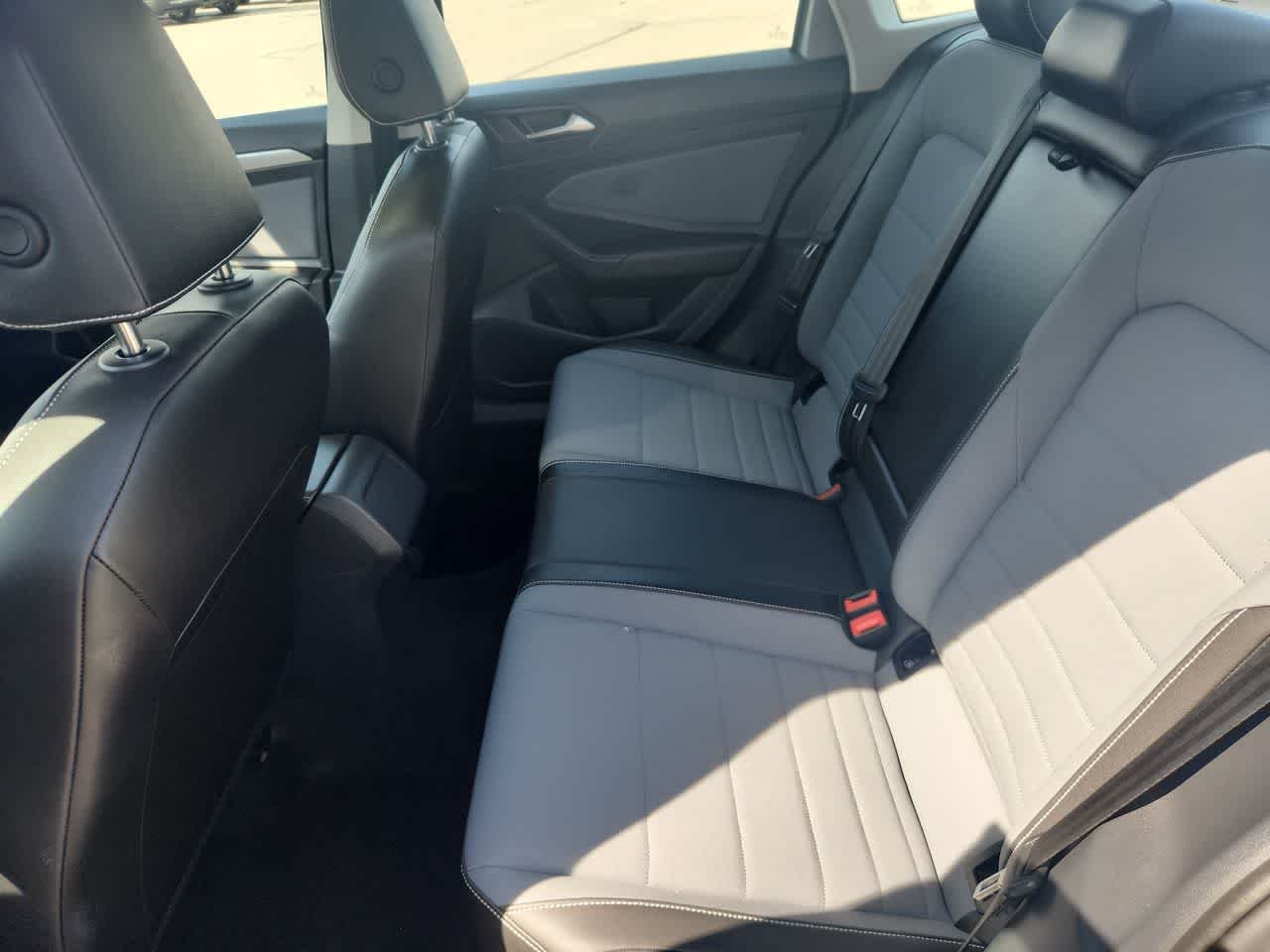 2025 Volkswagen Jetta SE - Photo 15