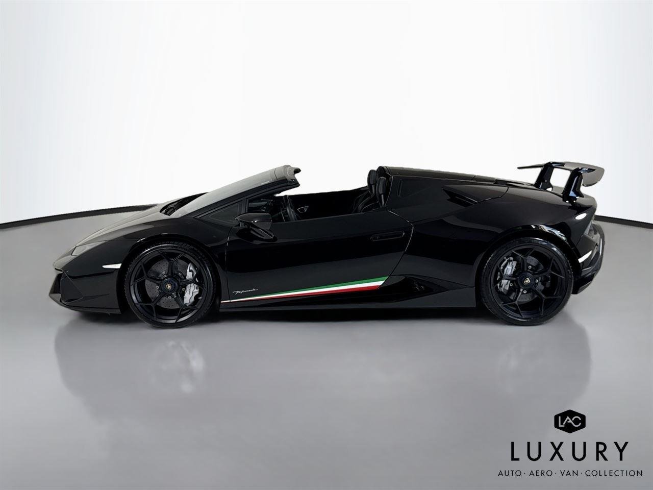 Used 2018 Nero Noctis Lamborghini Performante Spyder | Carbon Buckets | Branding Pkg image 9