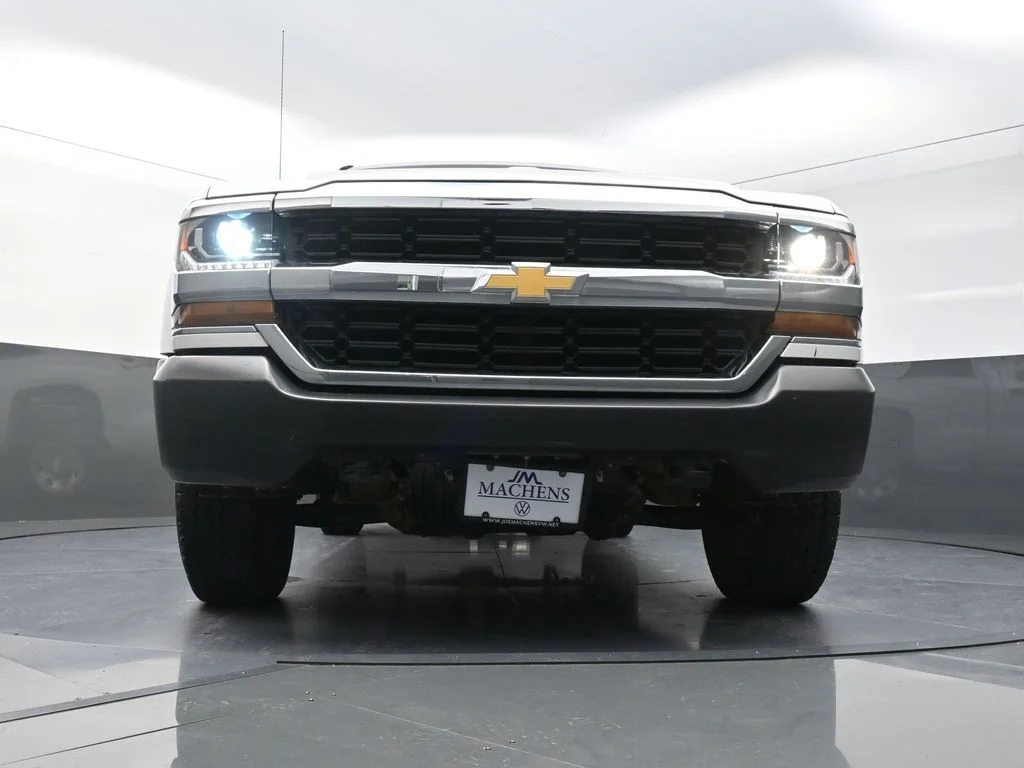 Used 2018 White Chevrolet WT image 23