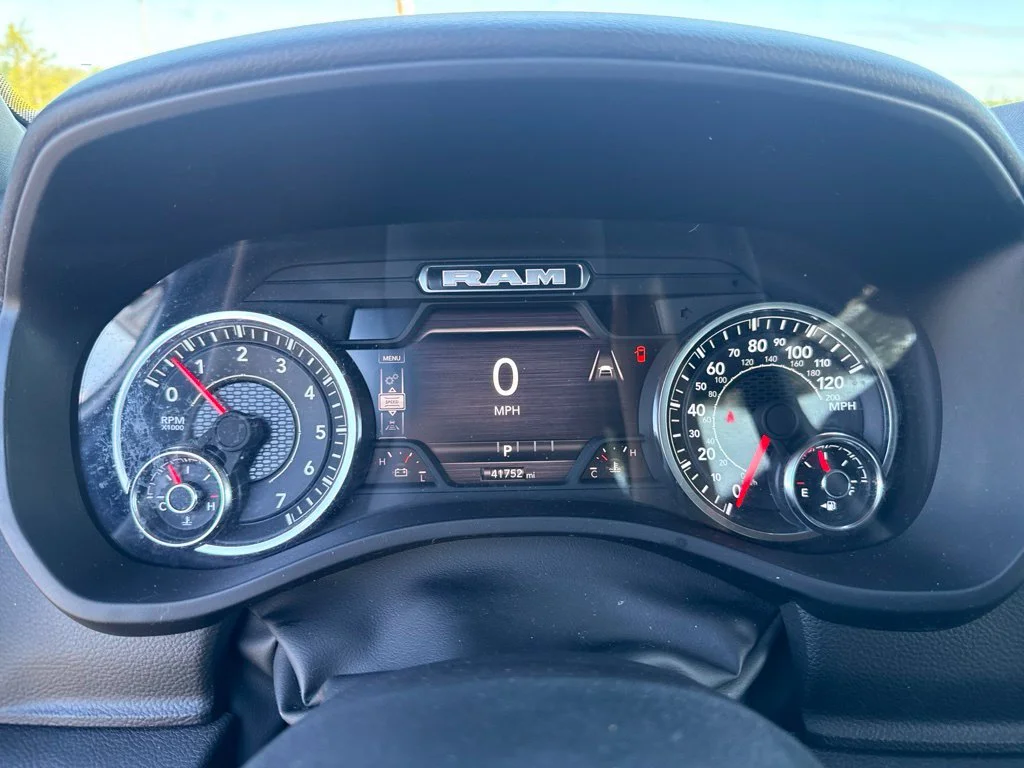 Used 2025 White Ram Big Horn/Lone Star image 15