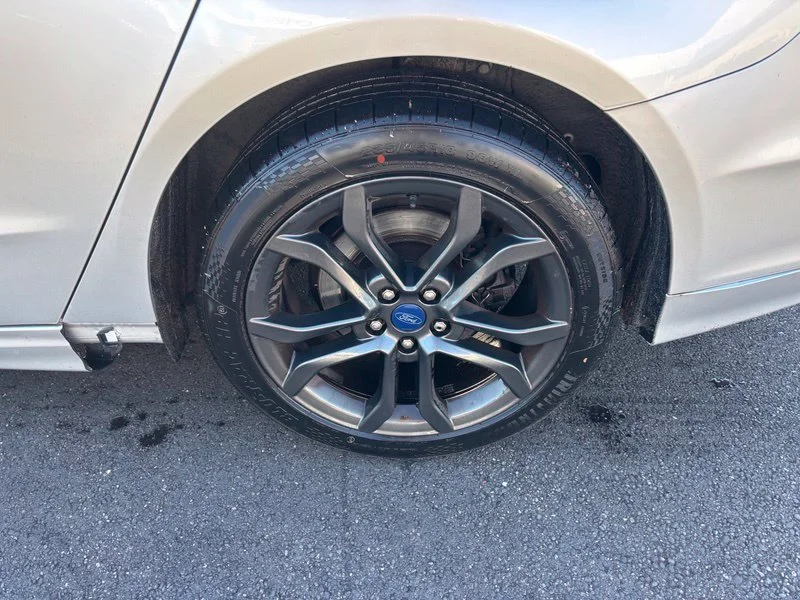 Used 2018 Silver Ford SE image 12