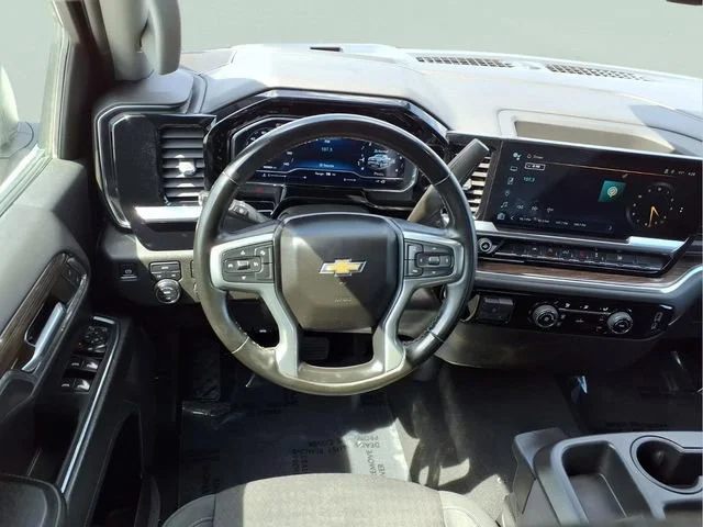 Used 2024 Summit White Chevrolet LT image 4