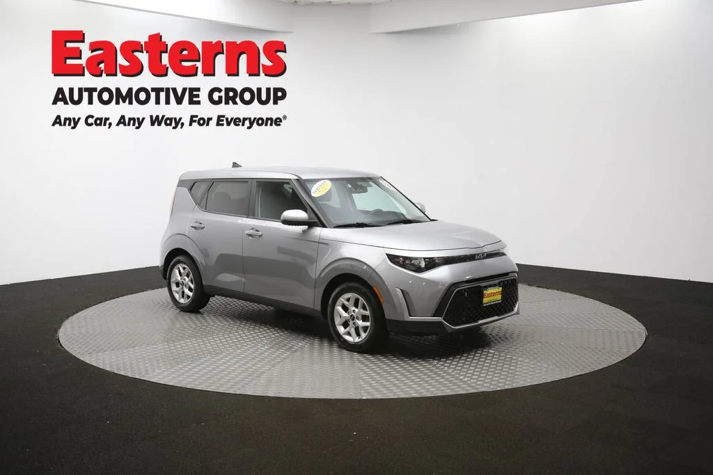 Used 2023  Kia LX image 48