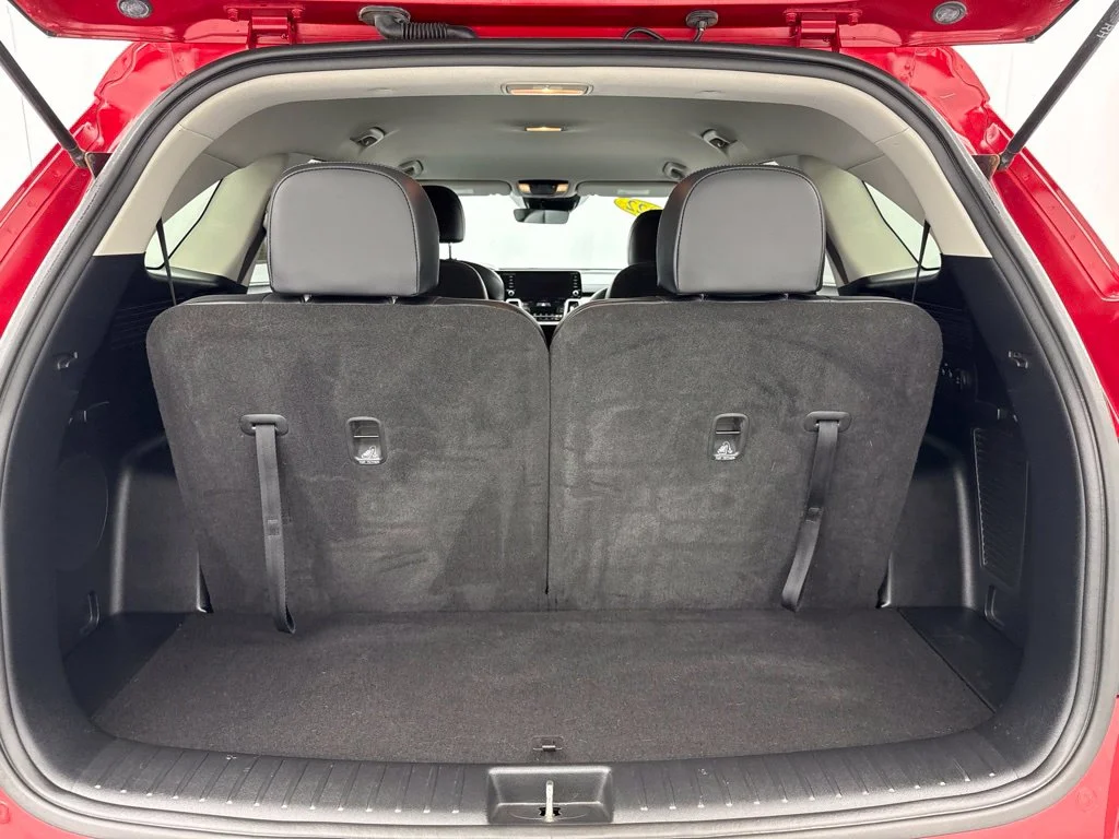 Used 2022 Red Kia S image 9