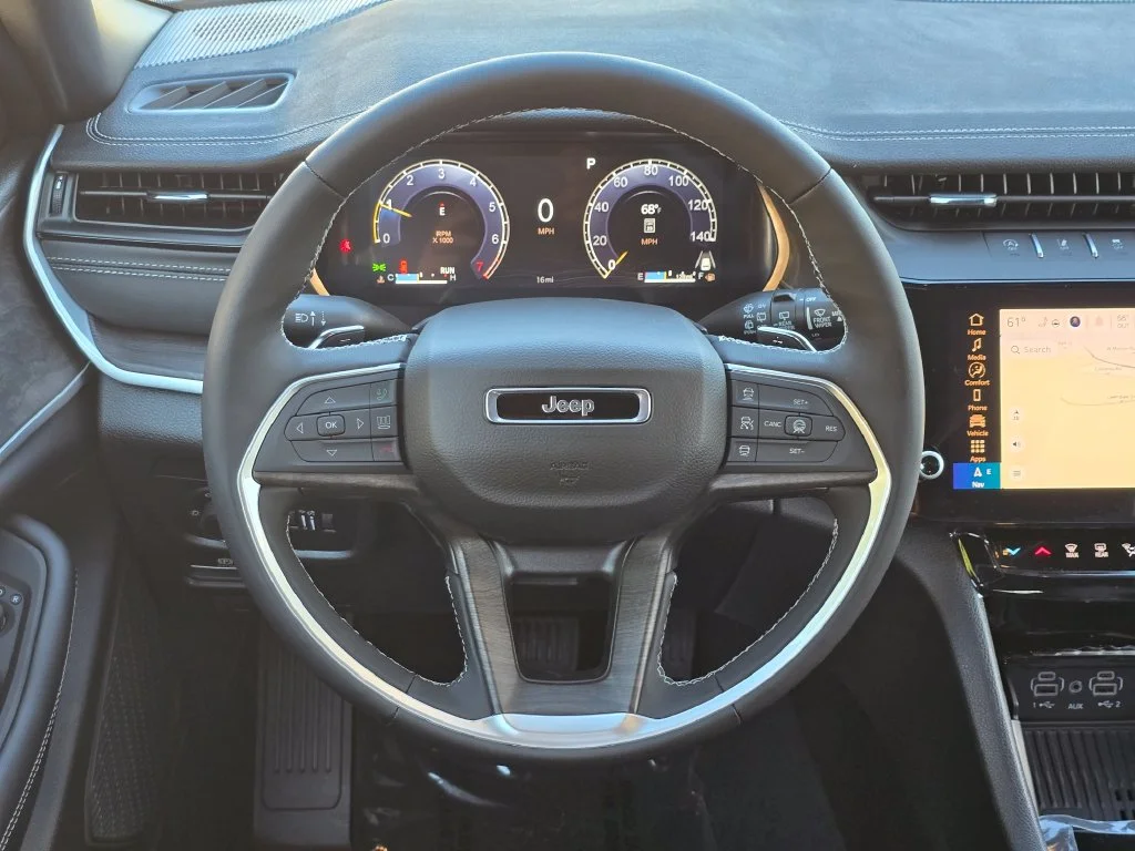 New 2027 Gray Jeep Laredo Altitude image 7