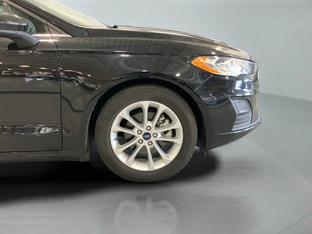 Used 2019 Black Ford SE image 36