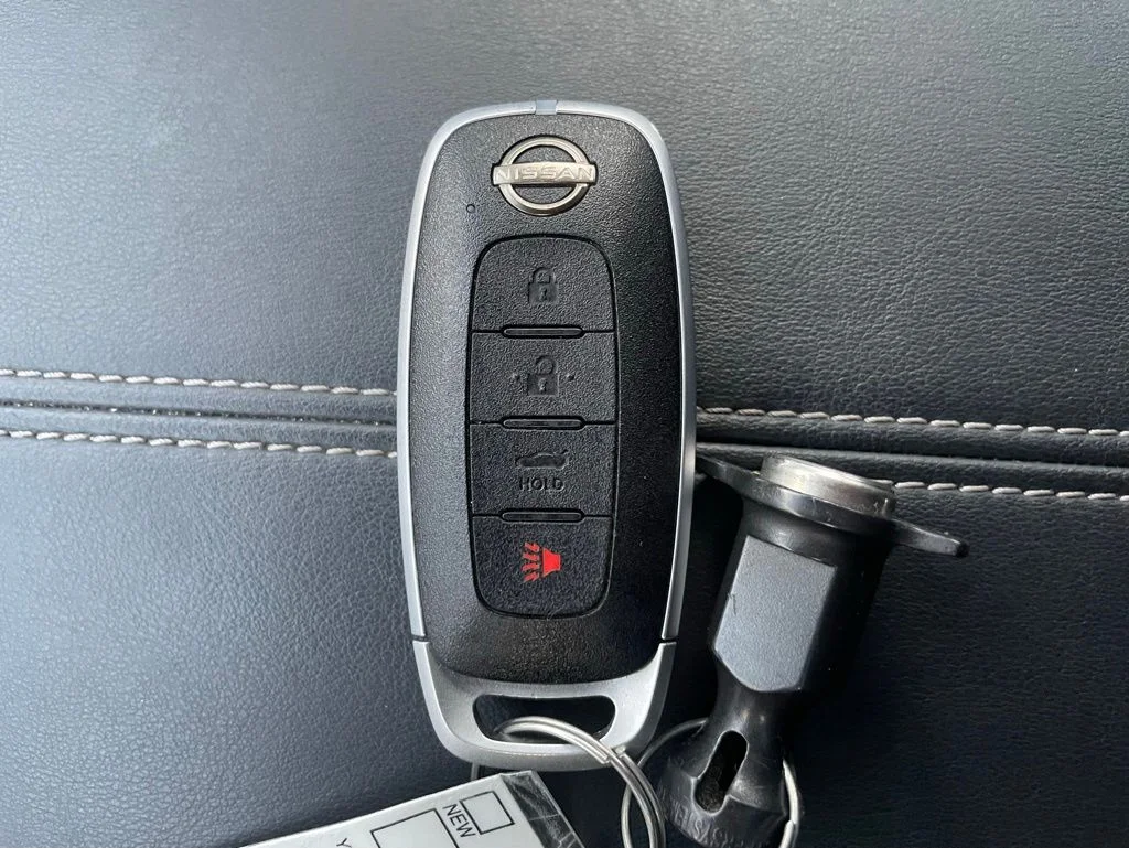 Used 2025 White Nissan S image 18