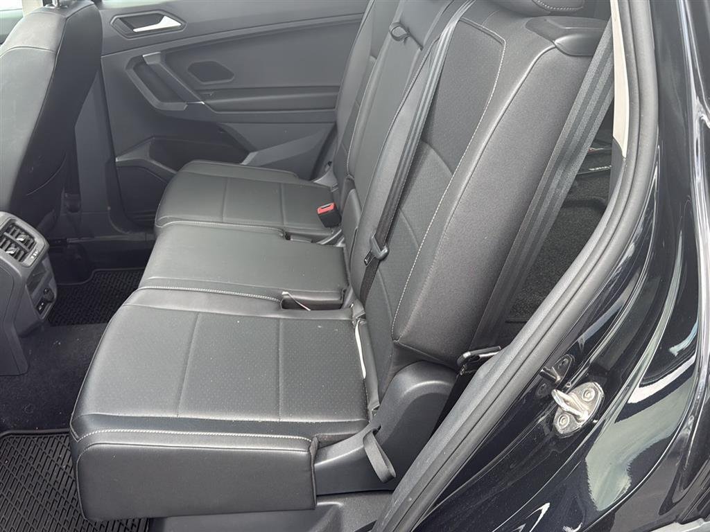 Used 2020 Deep Black Pearl Volkswagen SEL image 5