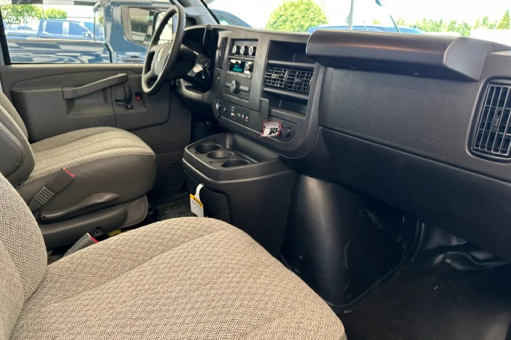 2025 GMC Savana Cargo Work Van - Photo 13