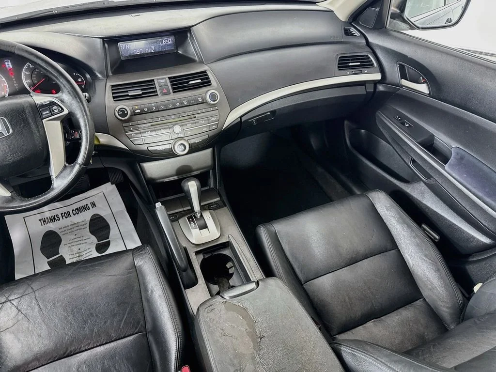 Used 2011 Polished Metal Metallic Honda SE image 27