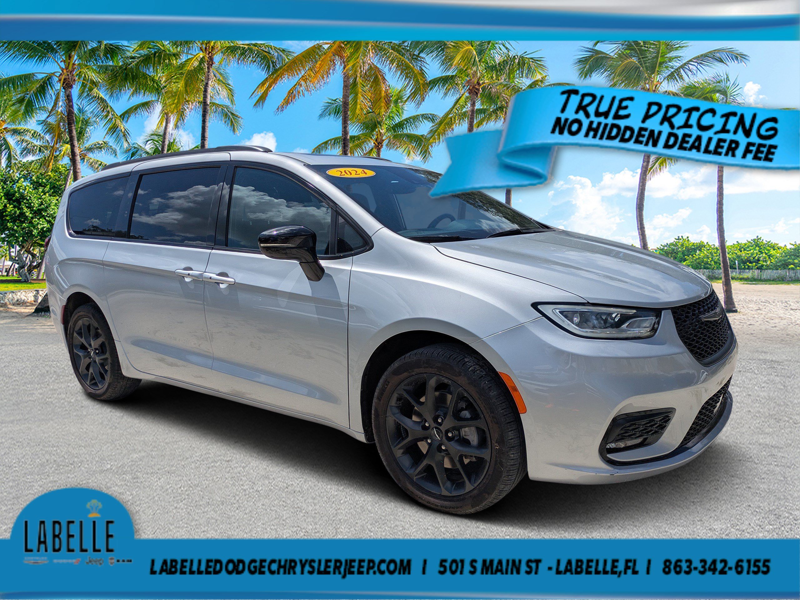 Used 2024 Silver Mist Clearcoat Chrysler Limited image 1
