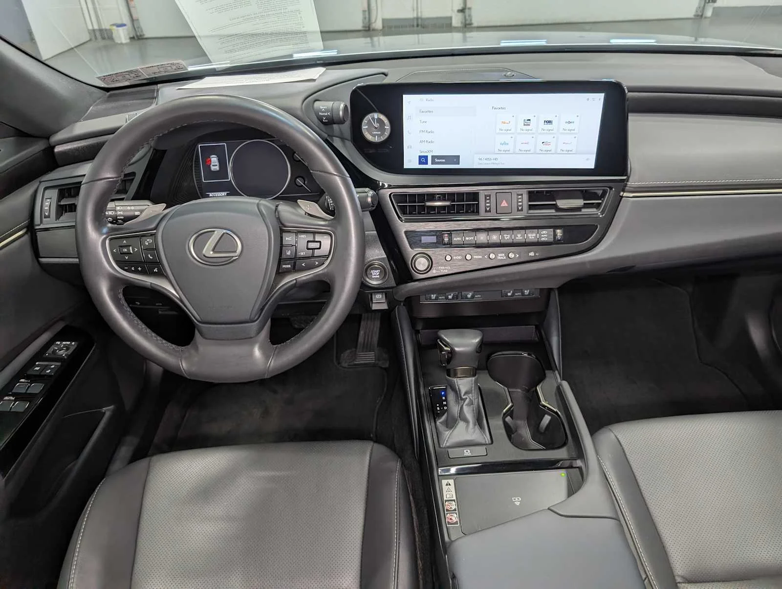 Used 2023 Iridium Lexus  image 18