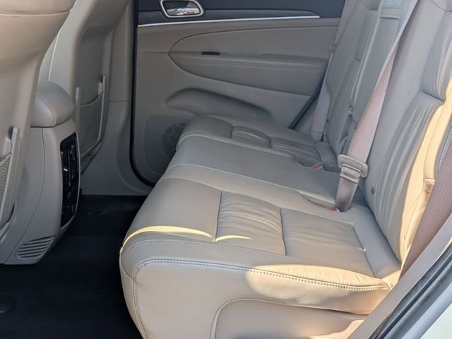 Used 2015 White Jeep Limited image 22