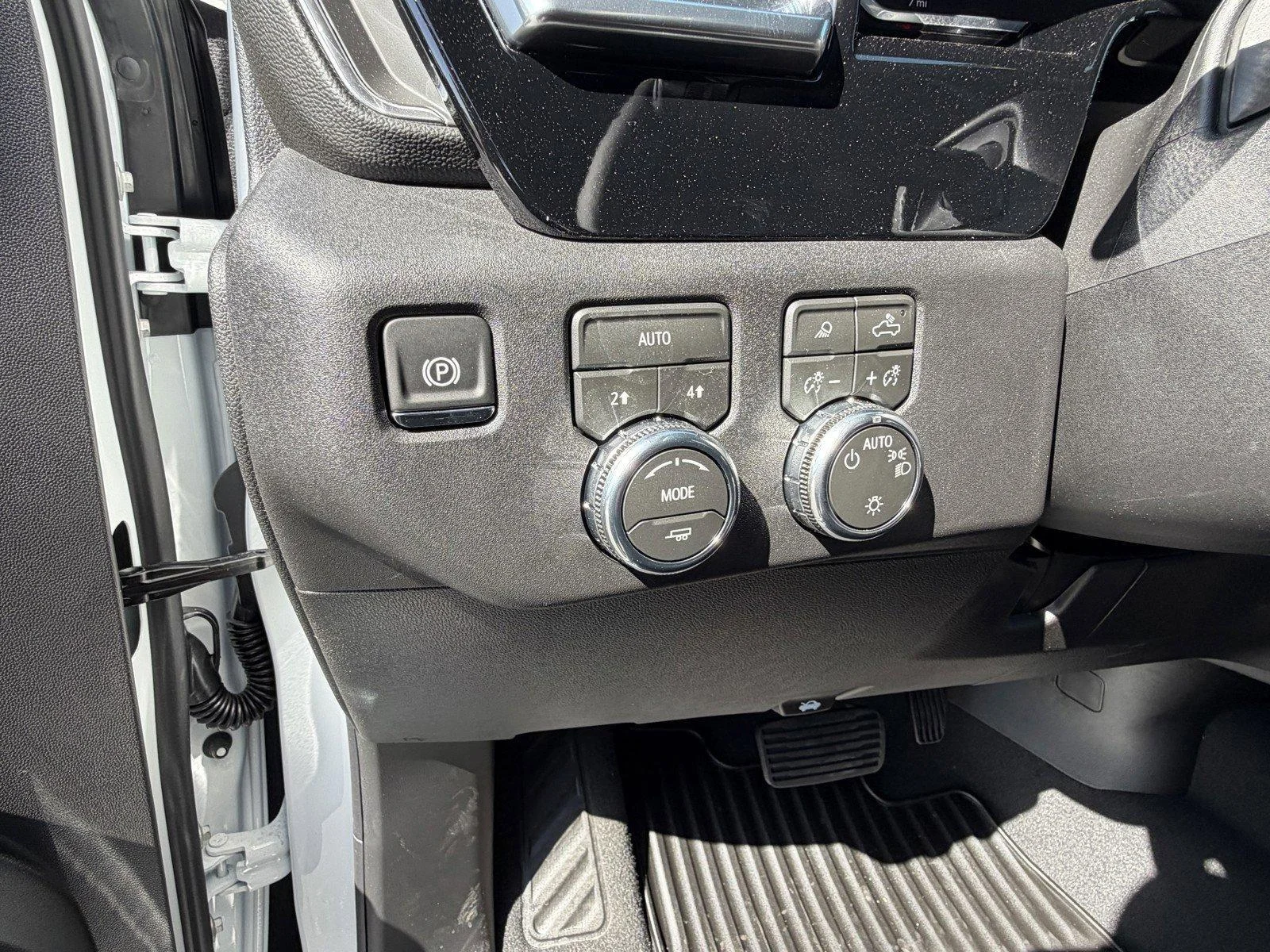 New 2026 Summit White GMC SLE image 19