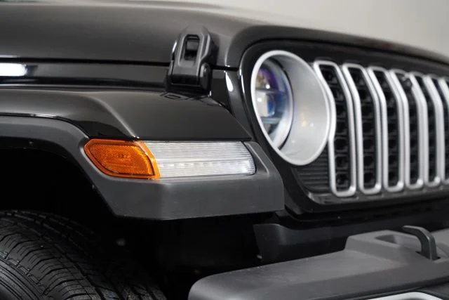 2025 Jeep Wrangler 4-Door Sahara - Photo 42
