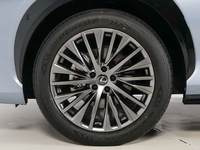 Used 2023  Lexus 450e Luxury image 9