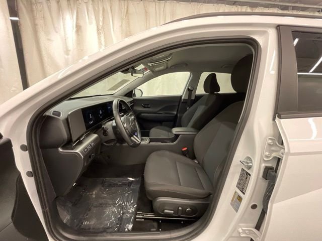 Used 2025 White Hyundai SEL image 10