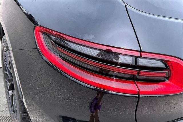 Used 2018 Black Porsche Base image 32