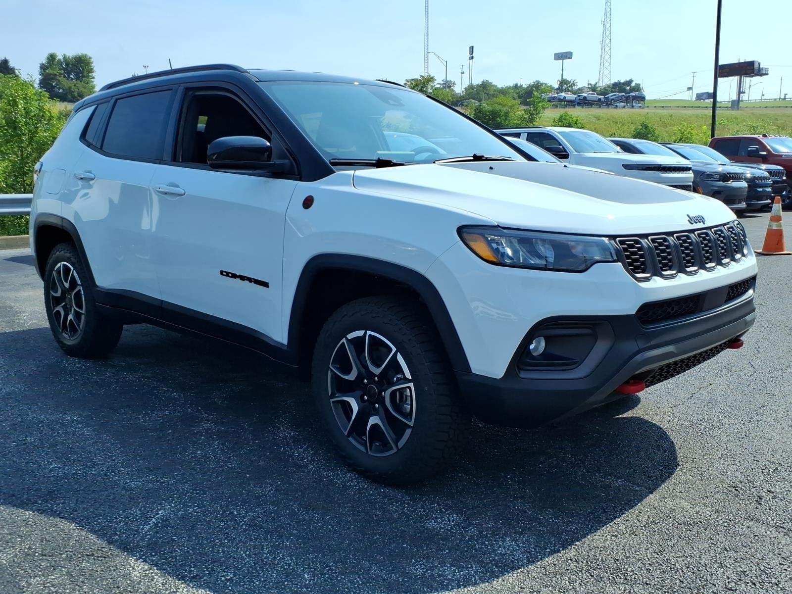 New 2026 Bright White Clear-Coat Exterior Paint Jeep Trailhawk image 2