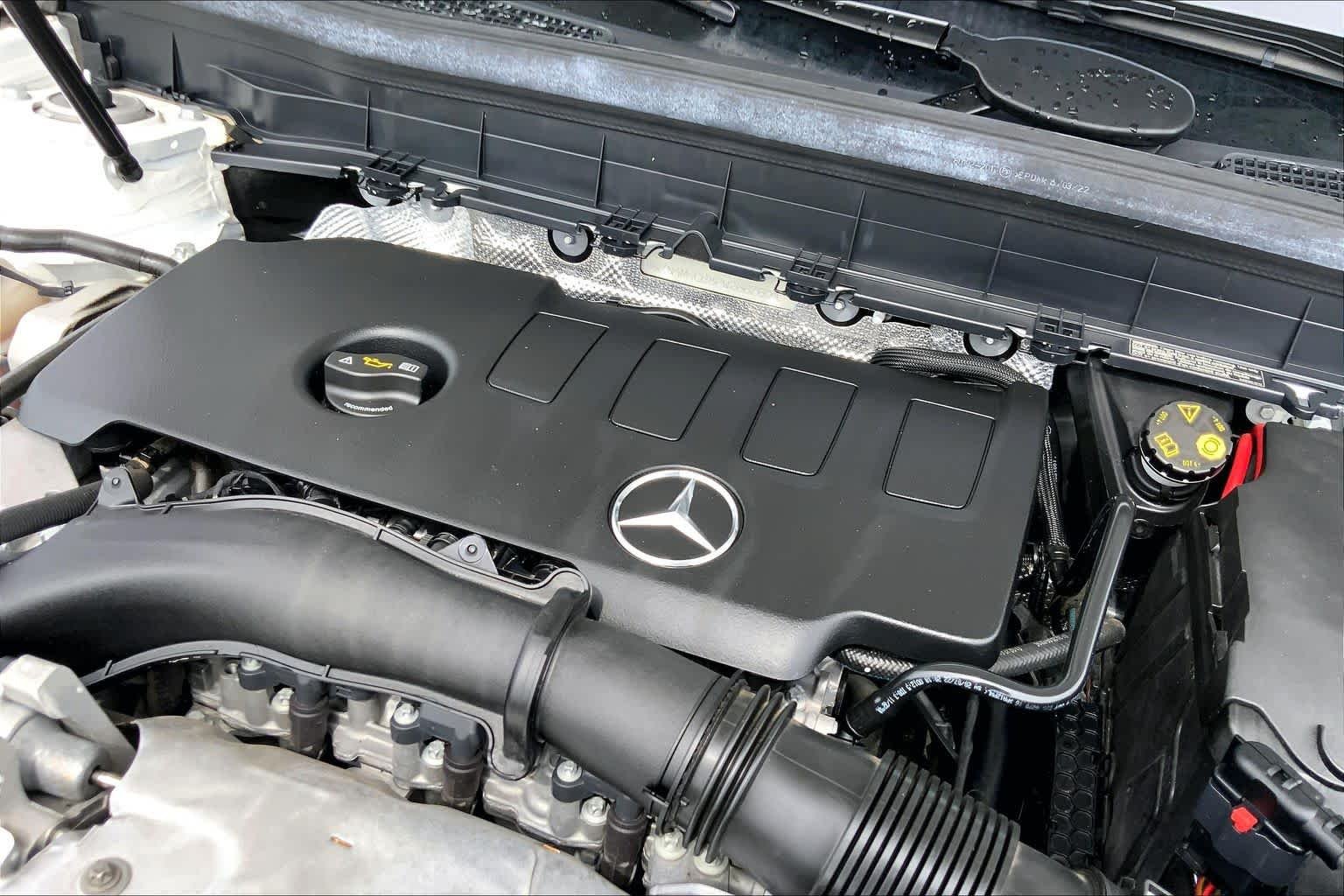 Used 2023 Polar White Mercedes-Benz GLB 250 image 33