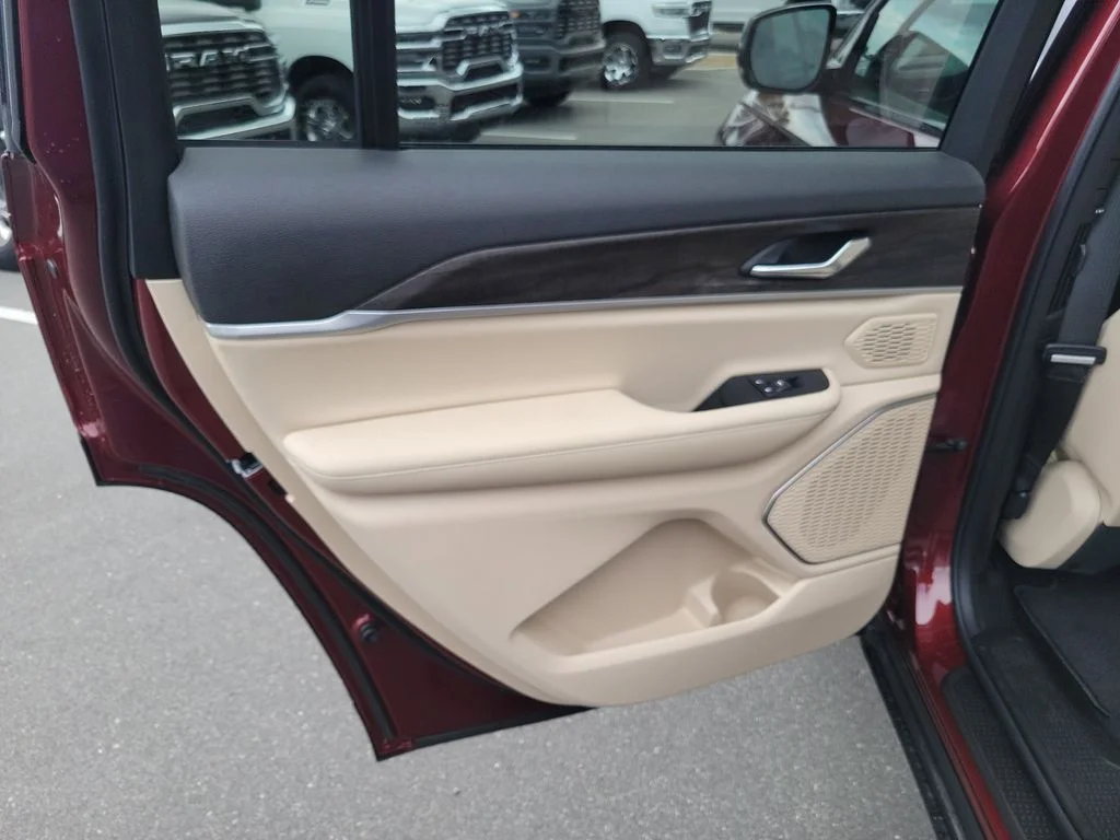 New 2026 Velvet Red Pearl-Coat Exterior Paint Jeep Limited image 26