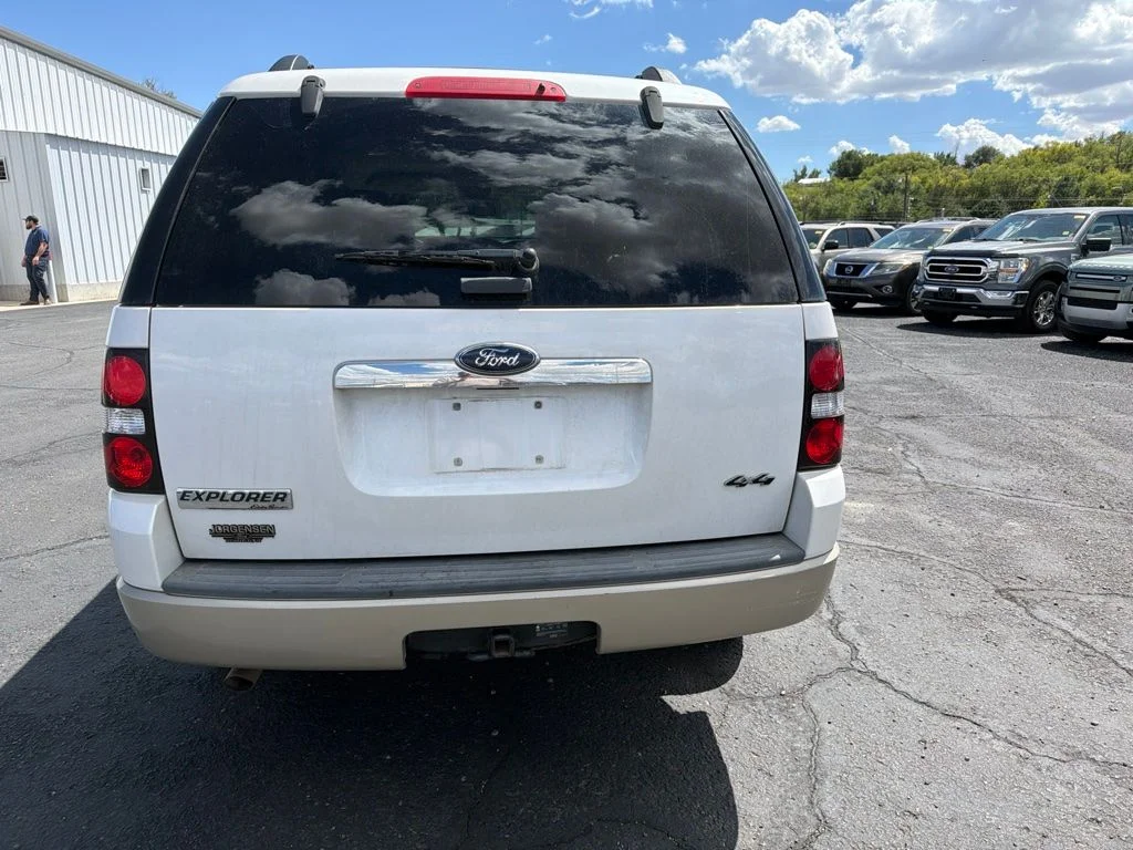 Used 2010  Ford Eddie Bauer image 4