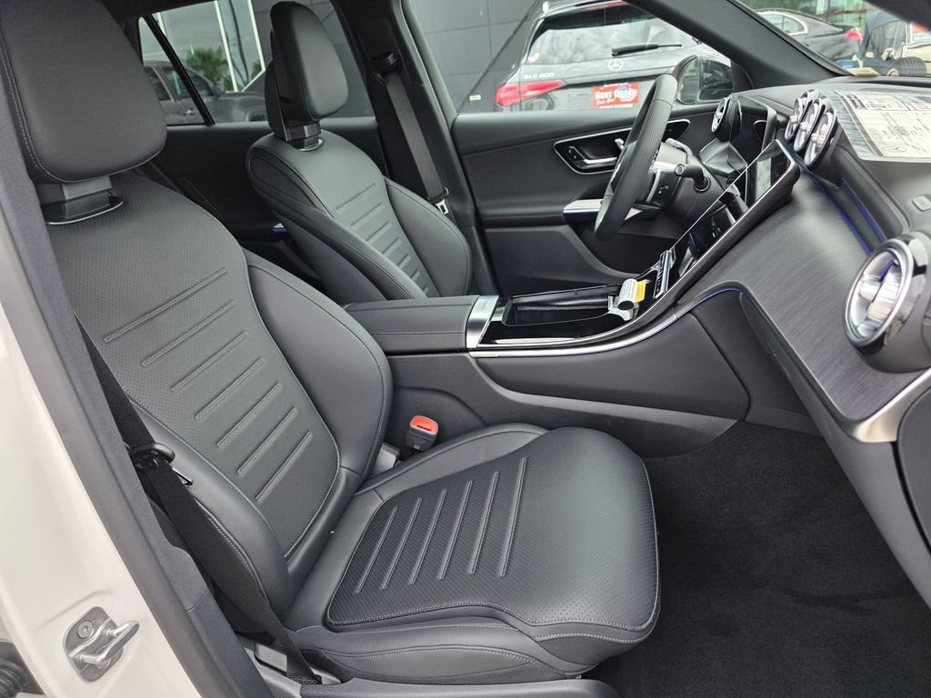 New 2026 Polar White Mercedes-Benz GLC 300 image 46