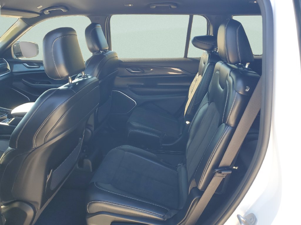 Used 2022 White Jeep Altitude image 10