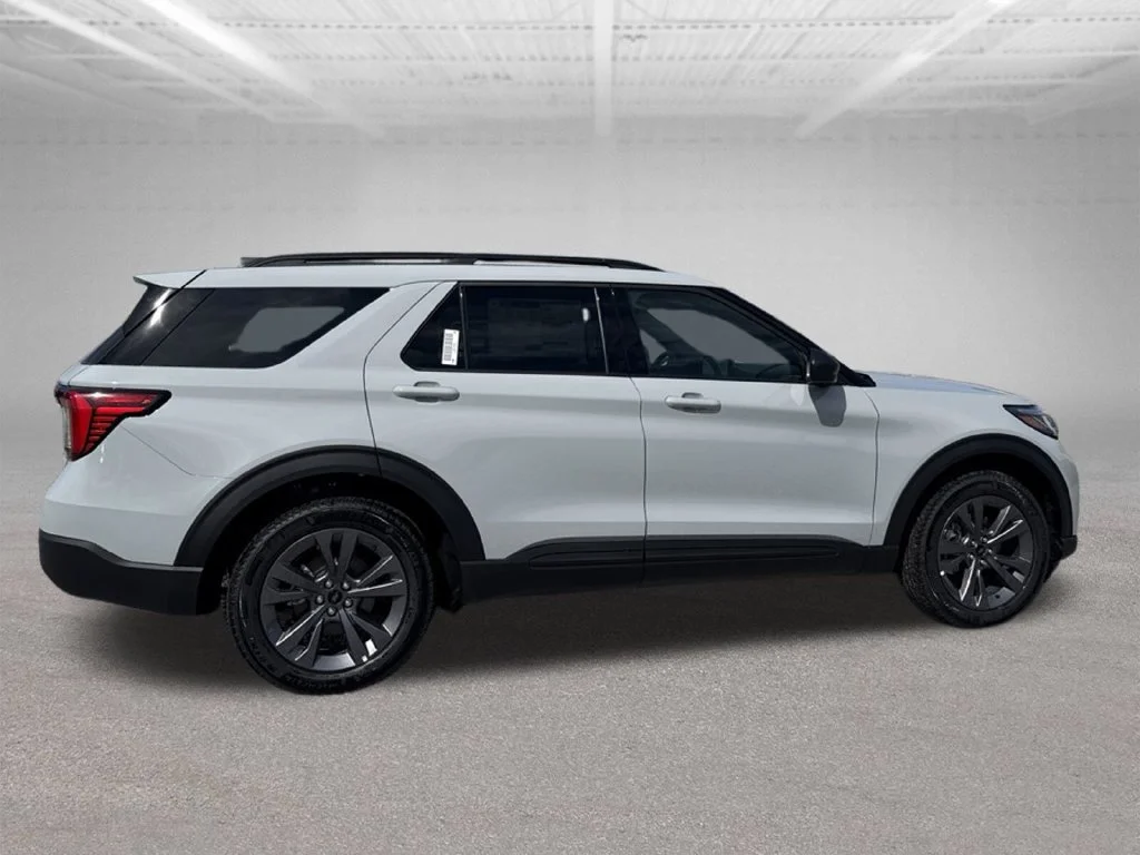 New 2027 Avalanche Gray Ford Active image 9