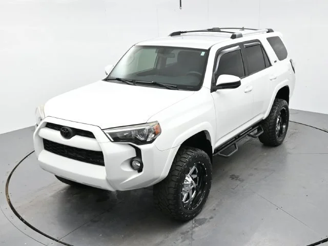 Used 2019 Super White Toyota SR5 image 33