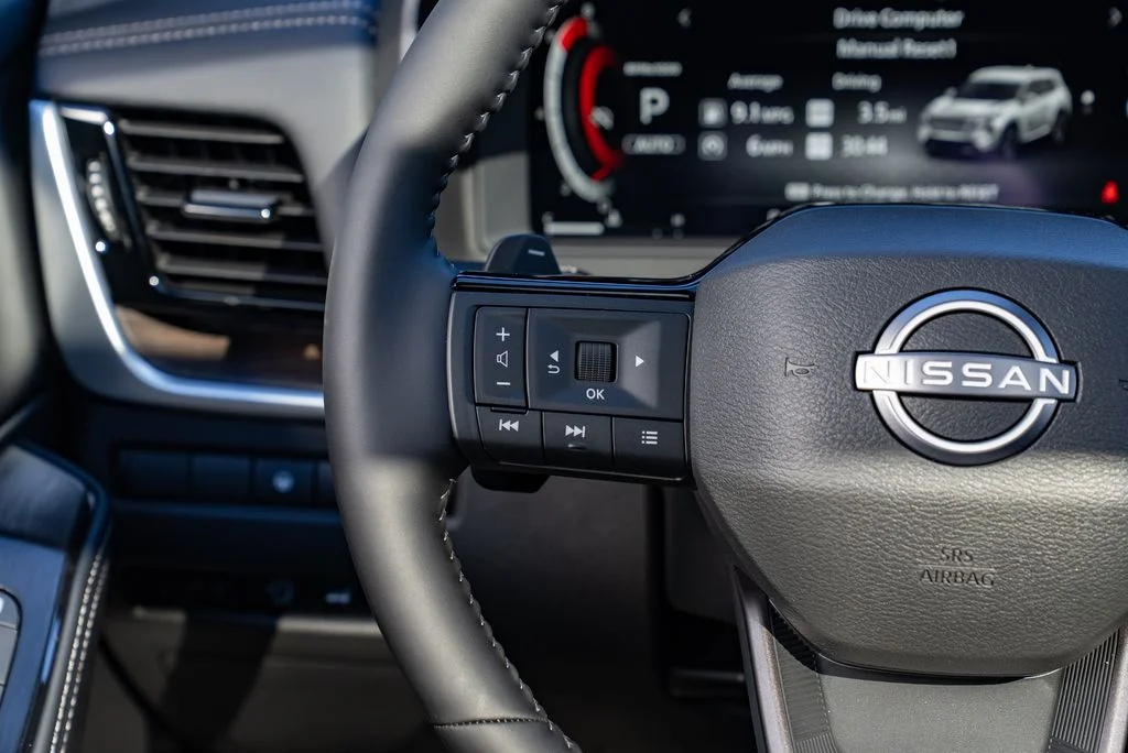 New 2026 Boulder Gray Pearl / Super Black Two-tone Nissan Platinum image 14