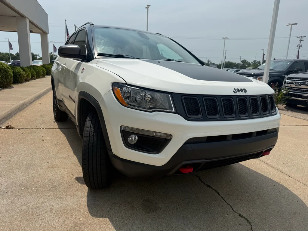 Used 2020 White Clearcoat Jeep Trailhawk image 7
