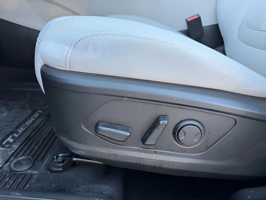 Used 2025 Rockwood Green Hyundai SEL image 17