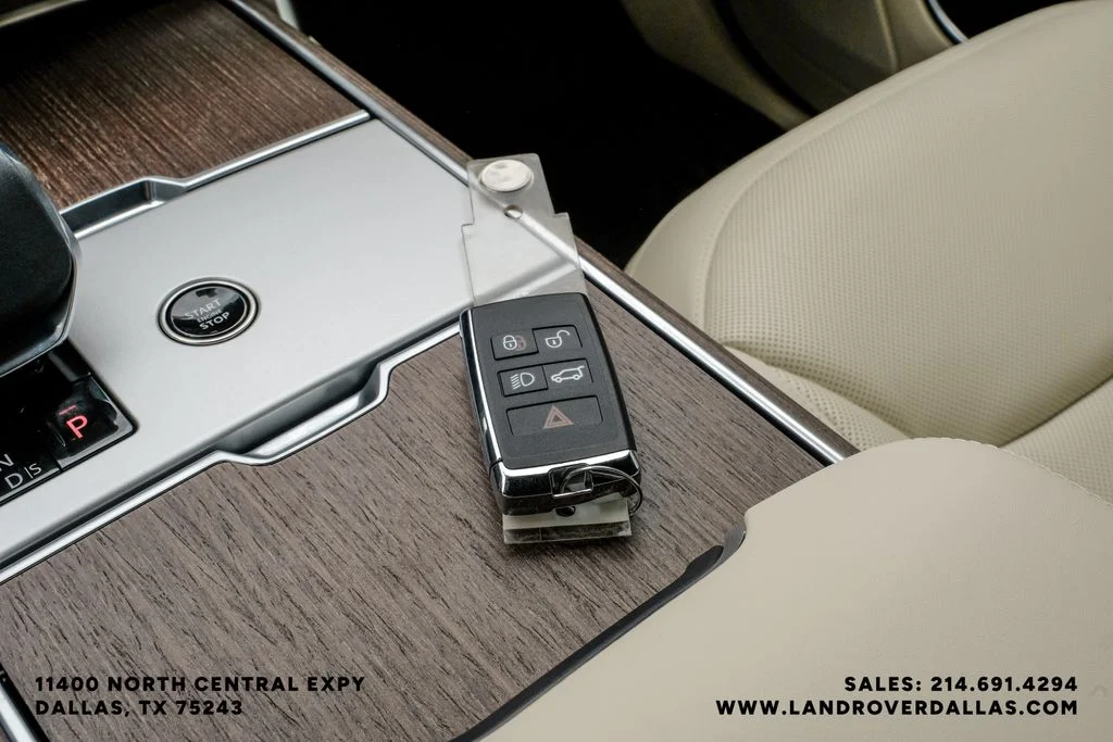 New 2026 Fuji White Land Rover SE image 59