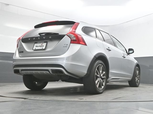 Used 2017 Silver Volvo T5 image 39