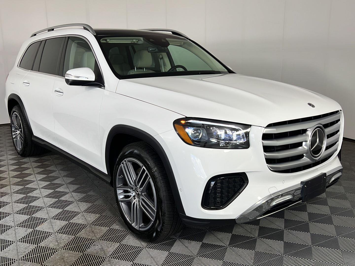 Certified Used 2026 Polar White Mercedes-Benz GLS 450 image 4