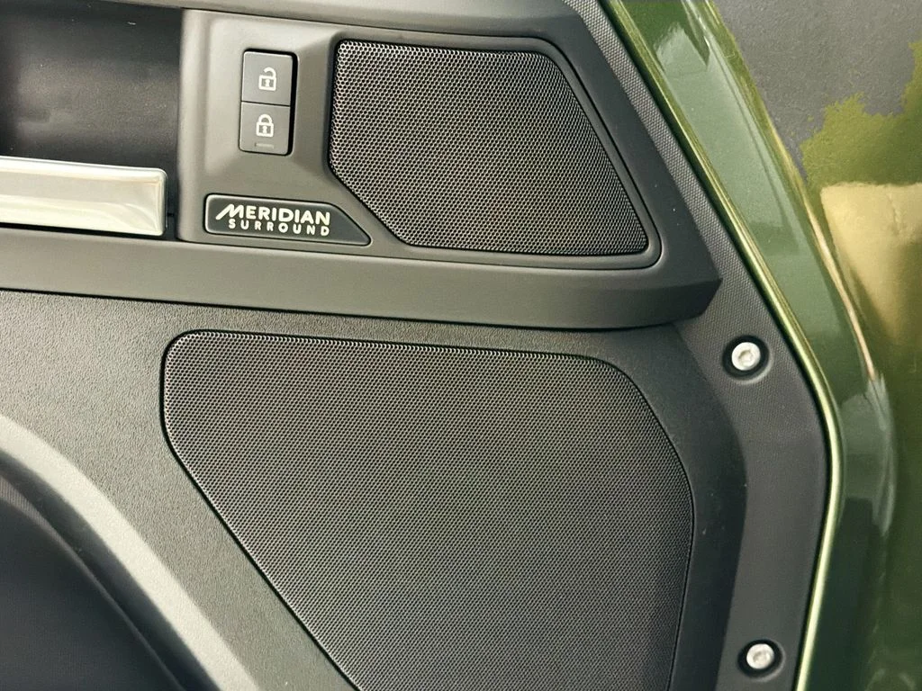 New 2026 Woolstone Green Land Rover X-Dynamic SE image 19