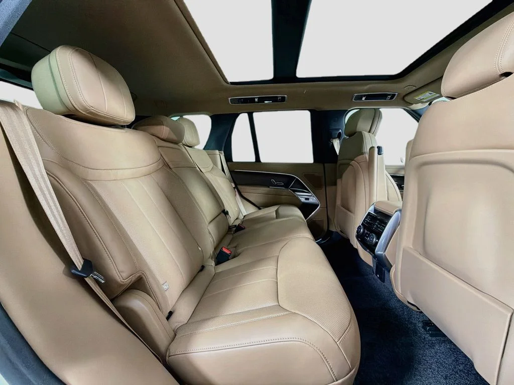 New 2026 Fuji White Land Rover SE image 29