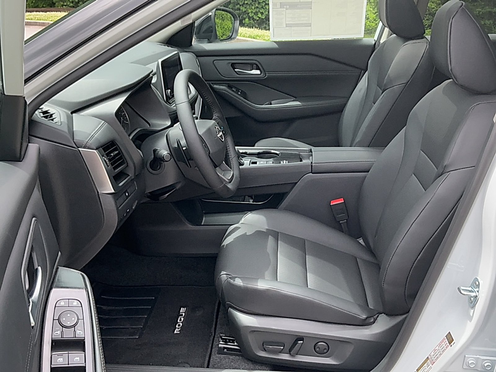 New 2026 Everest White Pearl Tricoat Nissan Dark Armor image 13
