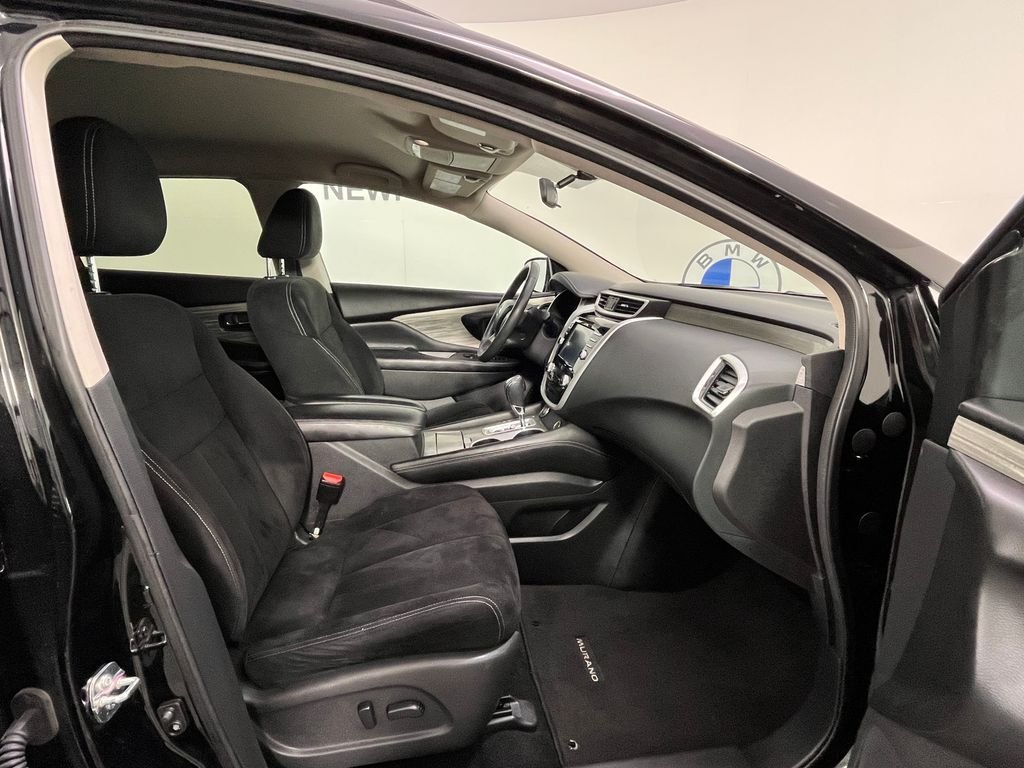 Used 2016 Black Nissan SV image 21