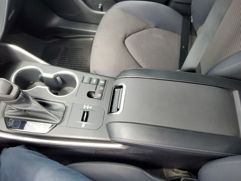 Used 2023  Toyota L image 23