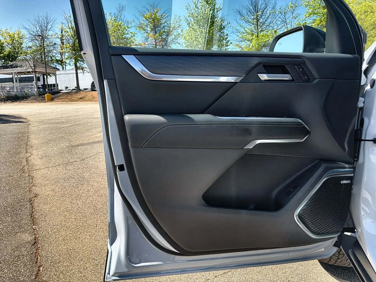 New 2026 Glacier White Tricoat GMC Elevation image 18
