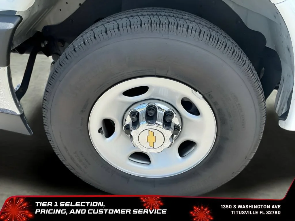 Used 2025 Summit White Chevrolet 1LT image 40