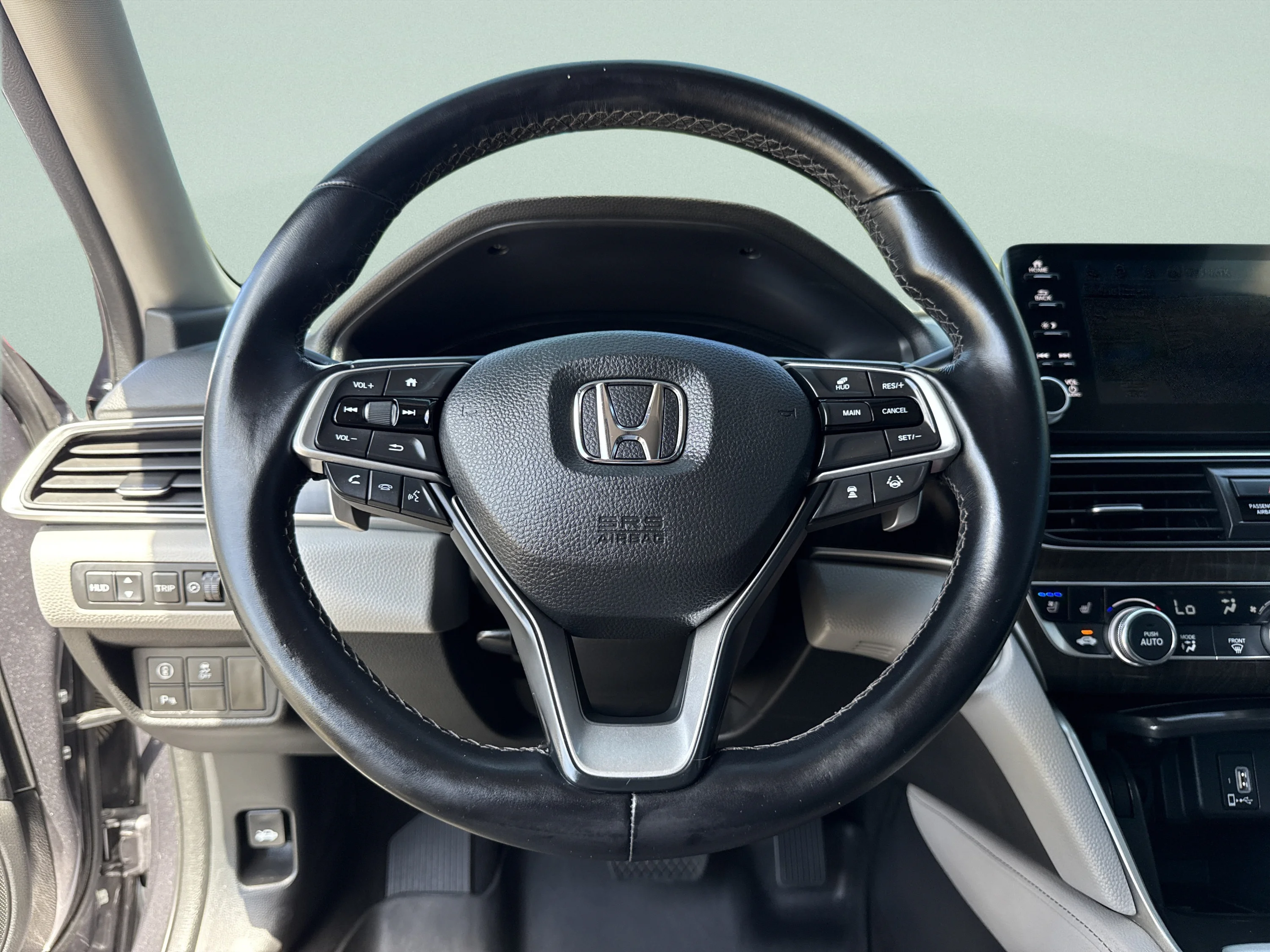 Used 2018 Crystal Black Pearl Honda Touring 2.0T image 40