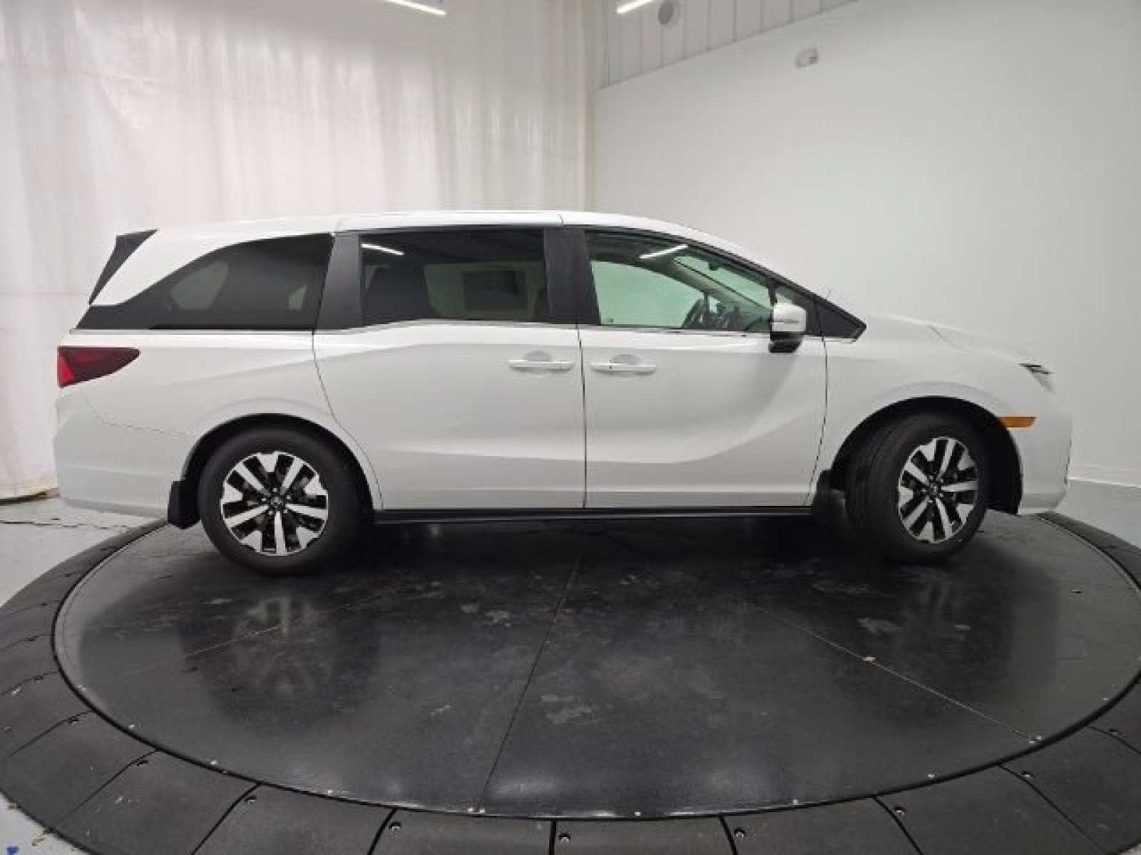New 2026 Platinum White Pearl Honda EX-L image 28