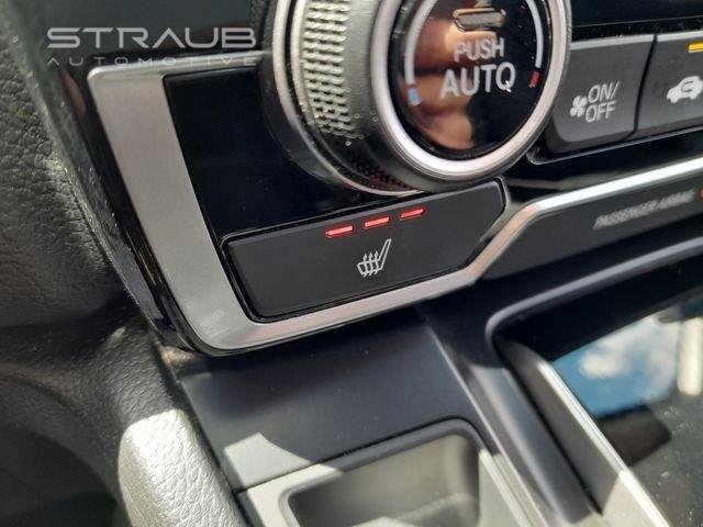 Used 2020 Lunar Silver Metallic Honda Touring image 25