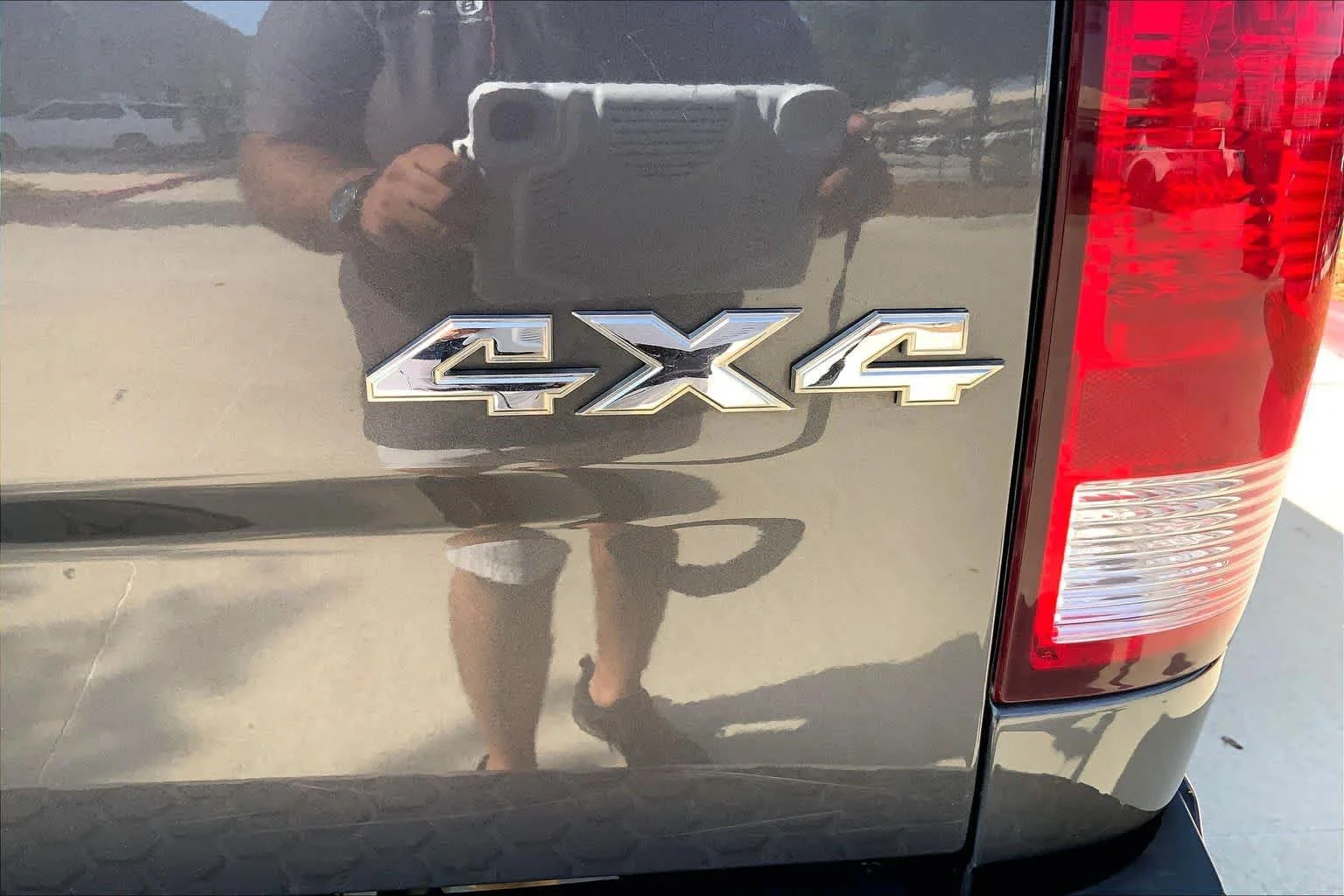 Used 2018 Granite Crystal Metallic Clearcoat Ram Tradesman image 10