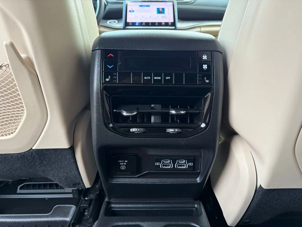 Used 2024 White Jeep Limited image 23