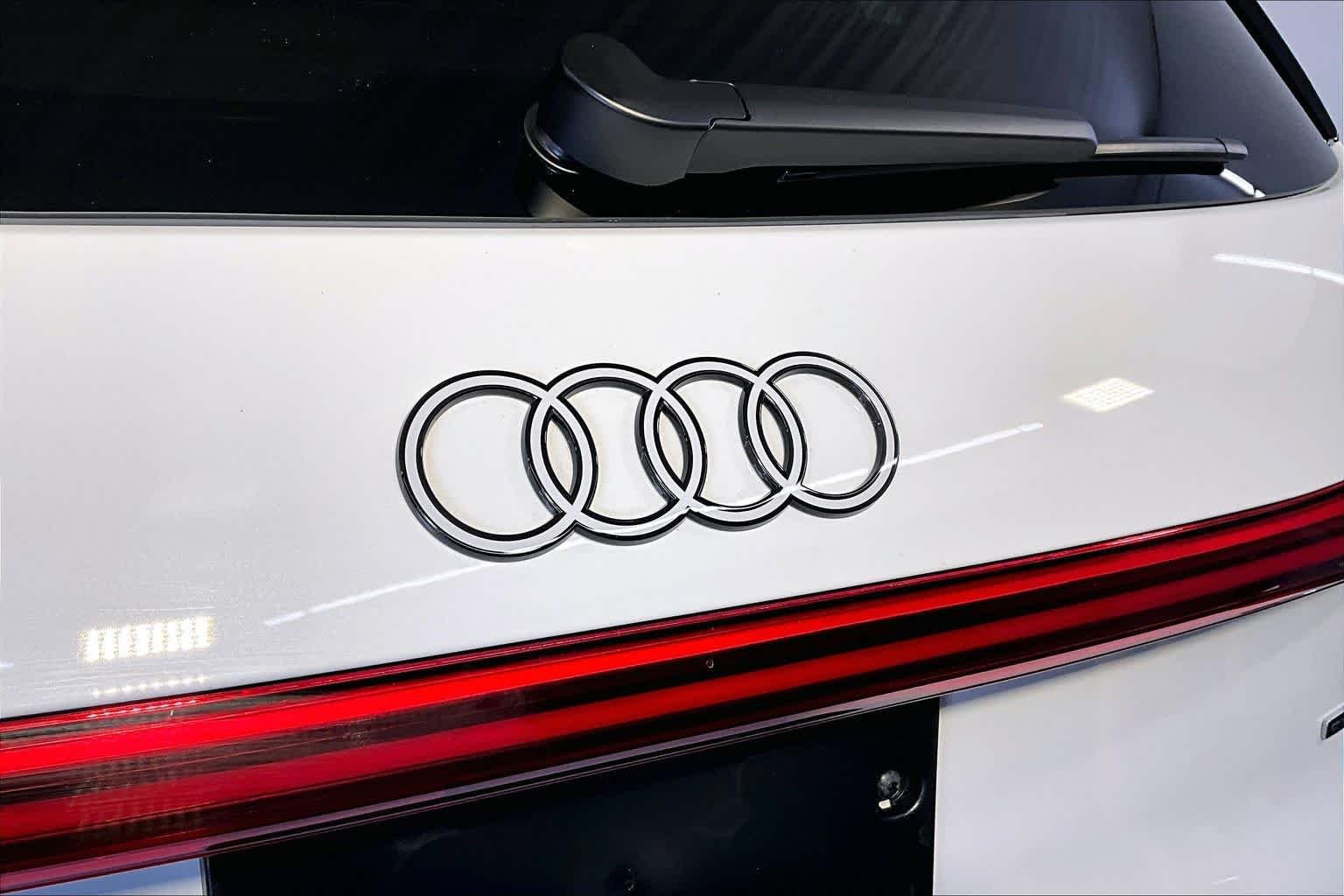 Used 2025 WHITE Audi Premium image 33